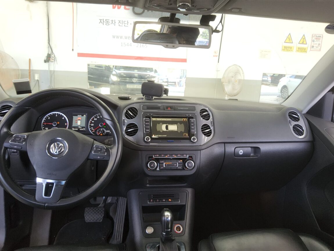 VOLKSWAGEN TIGUAN 2.0 TDI BLUEMOTION PREMIUM 2012 - zdjęcie 11
