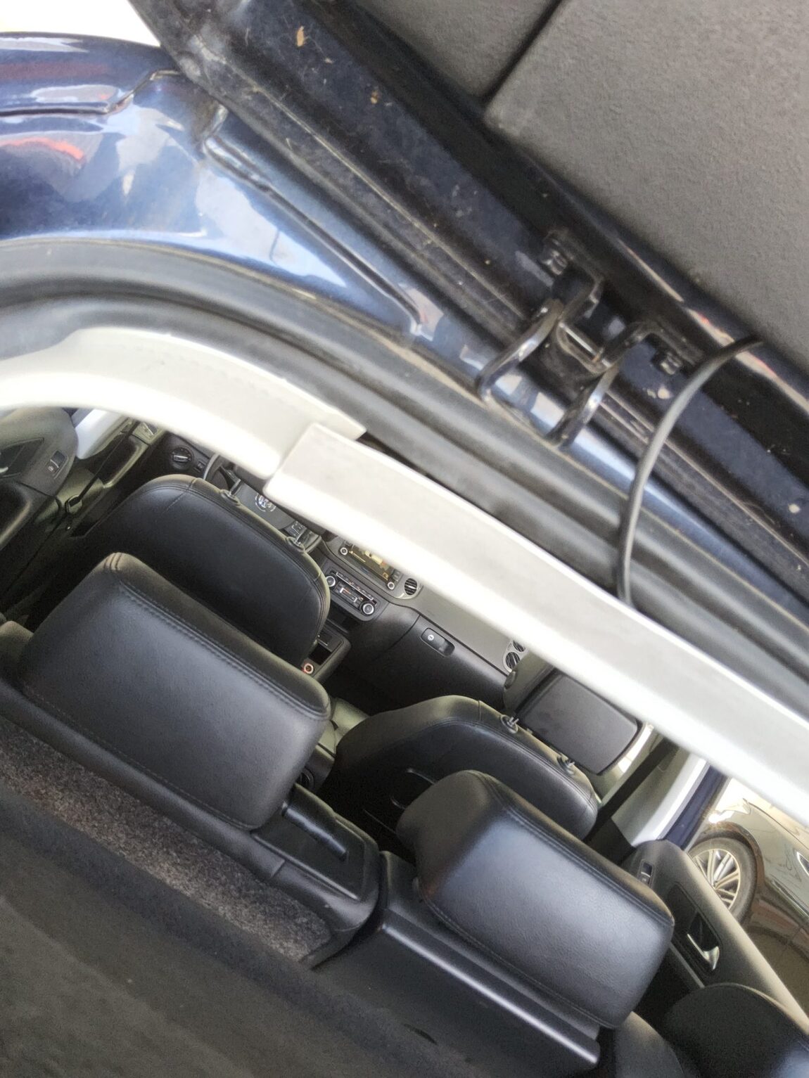 VOLKSWAGEN TIGUAN 2.0 TDI BLUEMOTION PREMIUM 2012 - zdjęcie 19