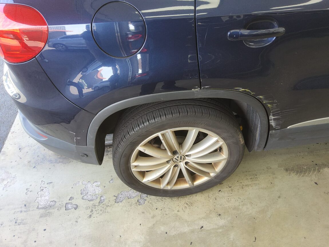 VOLKSWAGEN TIGUAN 2.0 TDI BLUEMOTION PREMIUM 2012 - zdjęcie 24