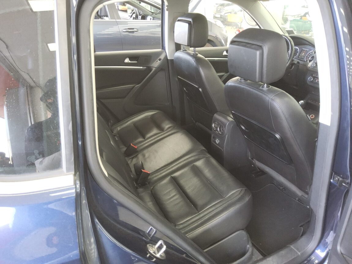 VOLKSWAGEN TIGUAN 2.0 TDI BLUEMOTION PREMIUM 2012 - zdjęcie 13