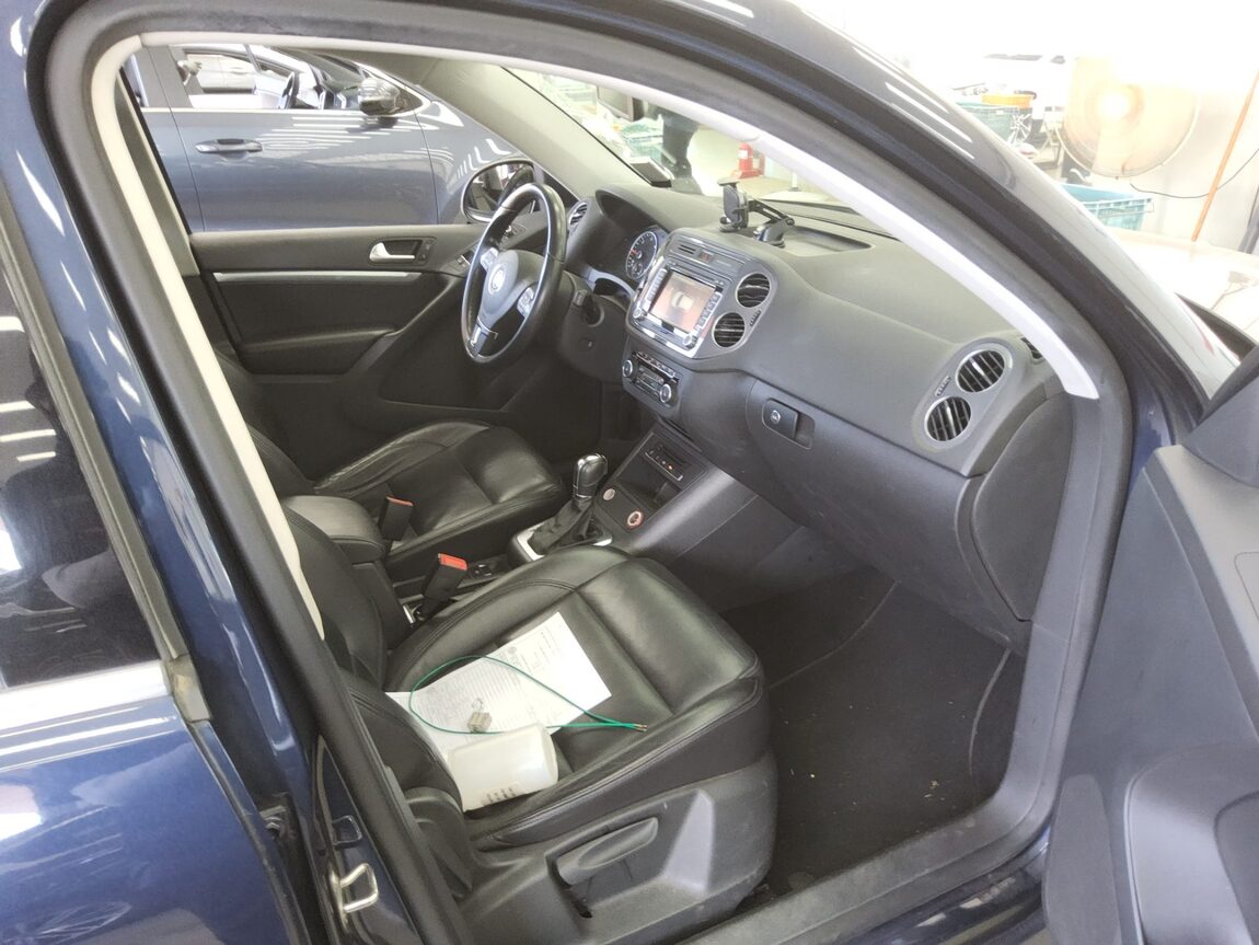 VOLKSWAGEN TIGUAN 2.0 TDI BLUEMOTION PREMIUM 2012 - zdjęcie 14