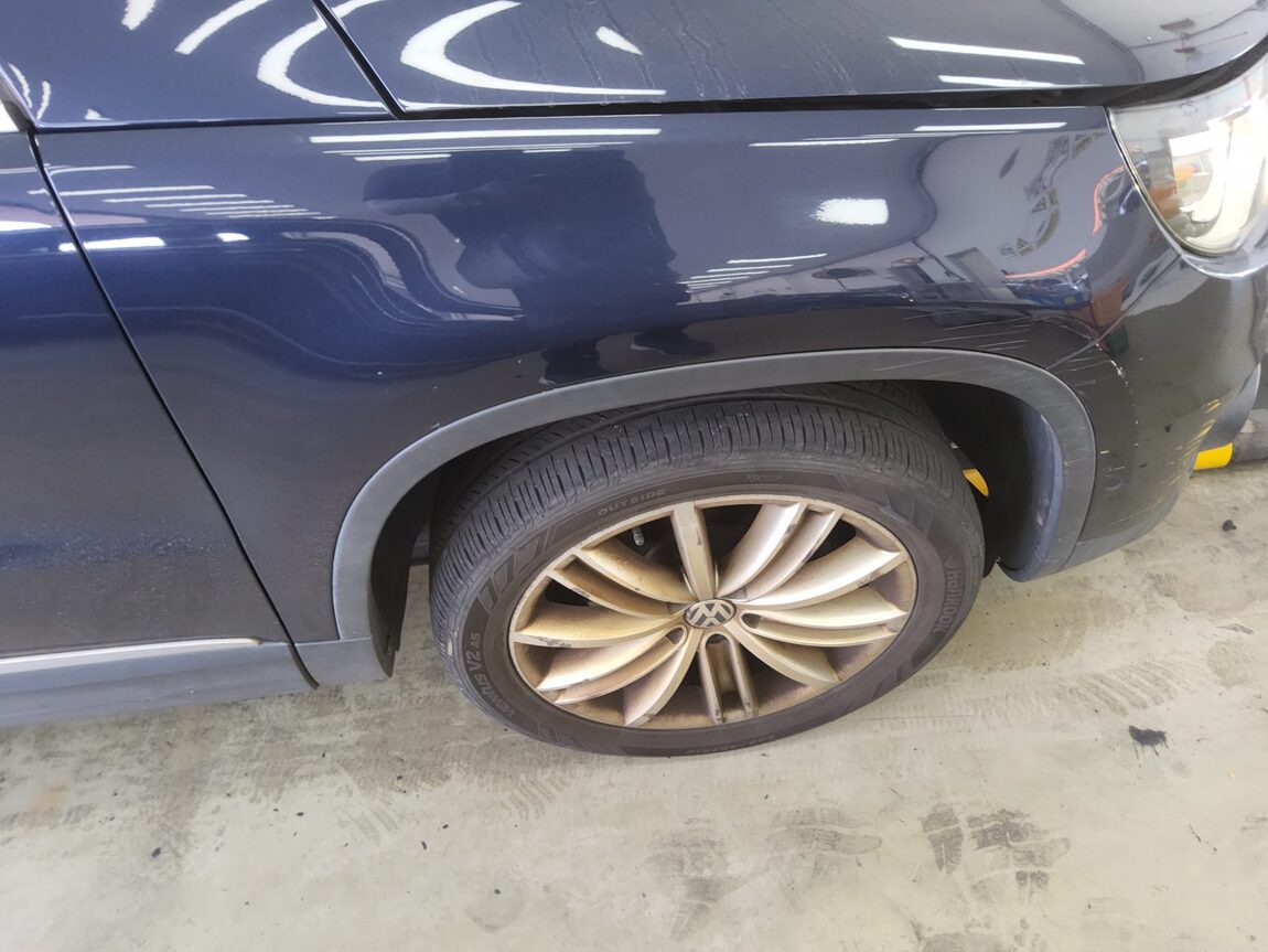 VOLKSWAGEN TIGUAN 2.0 TDI BLUEMOTION PREMIUM 2012 - zdjęcie 23