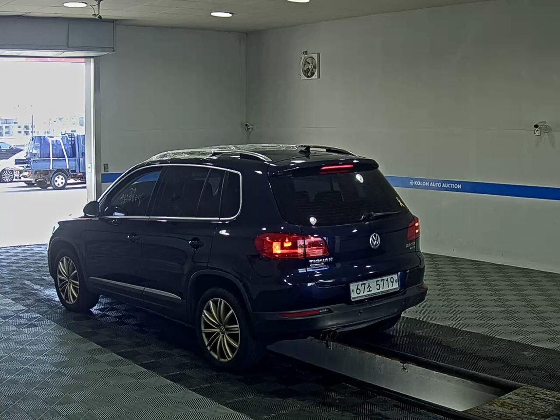 VOLKSWAGEN TIGUAN 2.0 TDI BLUEMOTION PREMIUM 2012 - zdjęcie 6