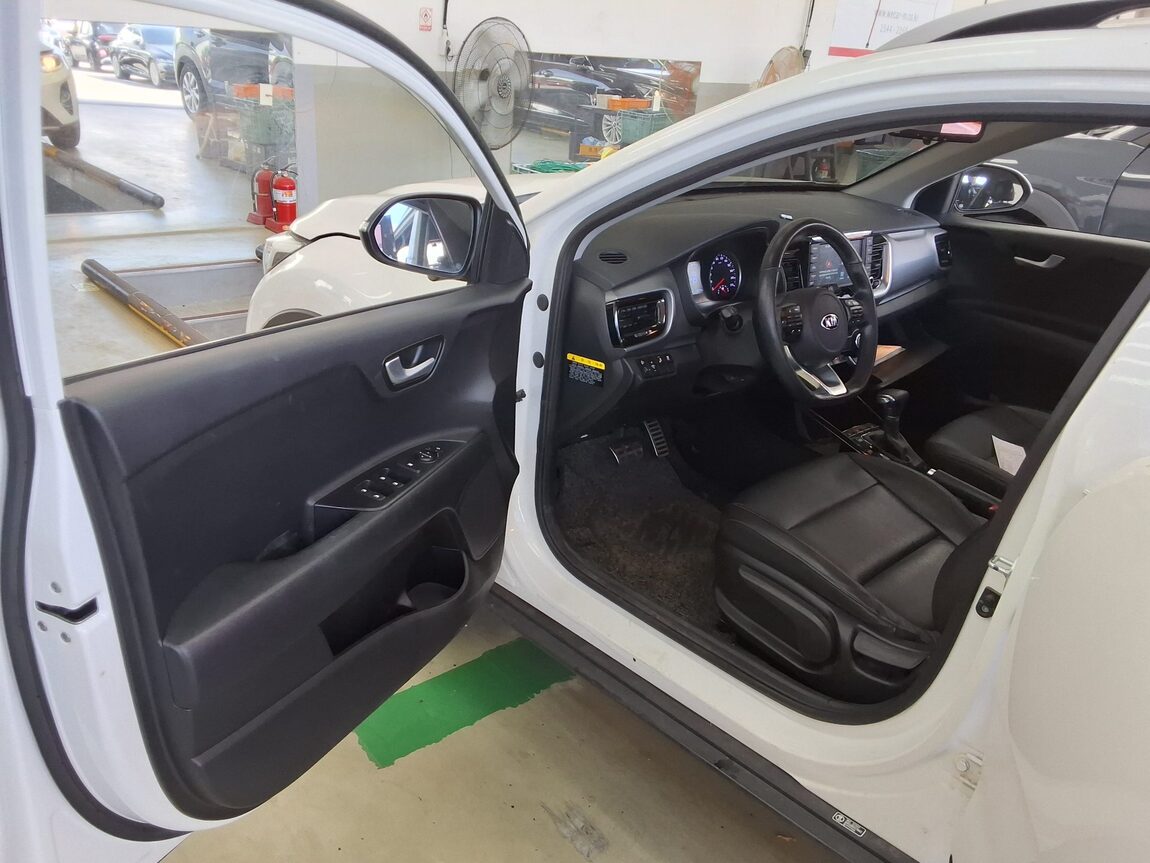 KIA STONIC U2 1.6 DIESEL PRESTIGE 2018 - zdjęcie 10