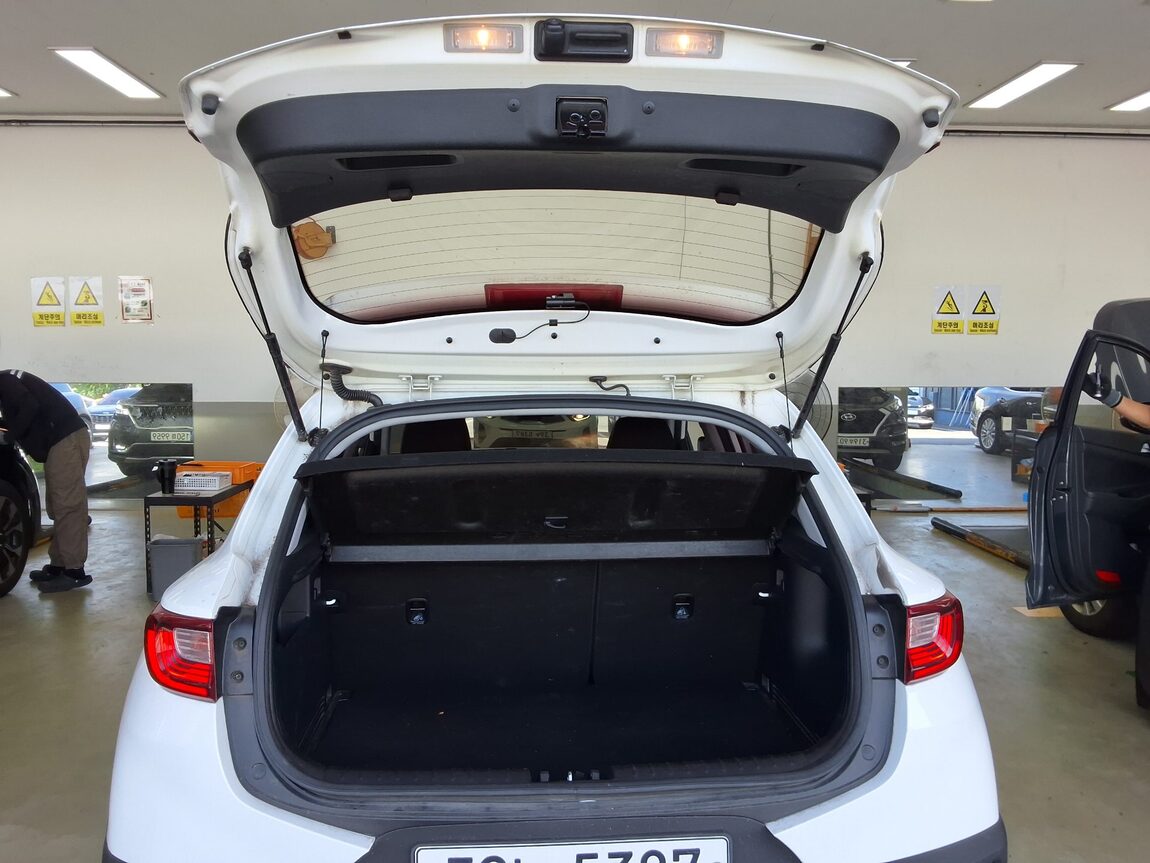 KIA STONIC U2 1.6 DIESEL PRESTIGE 2018 - zdjęcie 15