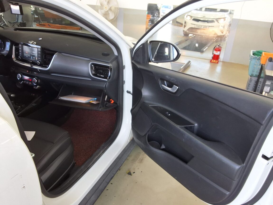 KIA STONIC U2 1.6 DIESEL PRESTIGE 2018 - zdjęcie 14