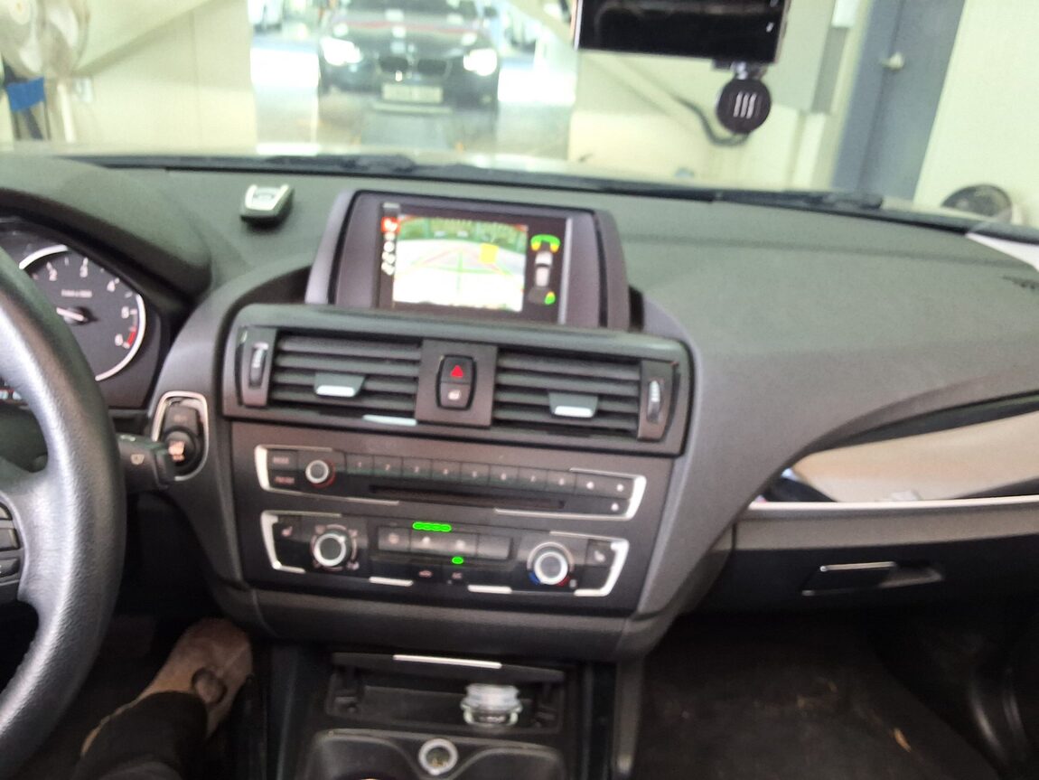 BMW 1 SERIES (2ND GEN) 5-DOOR 118d URBAN LINE PACK 1 2014 - zdjęcie 24