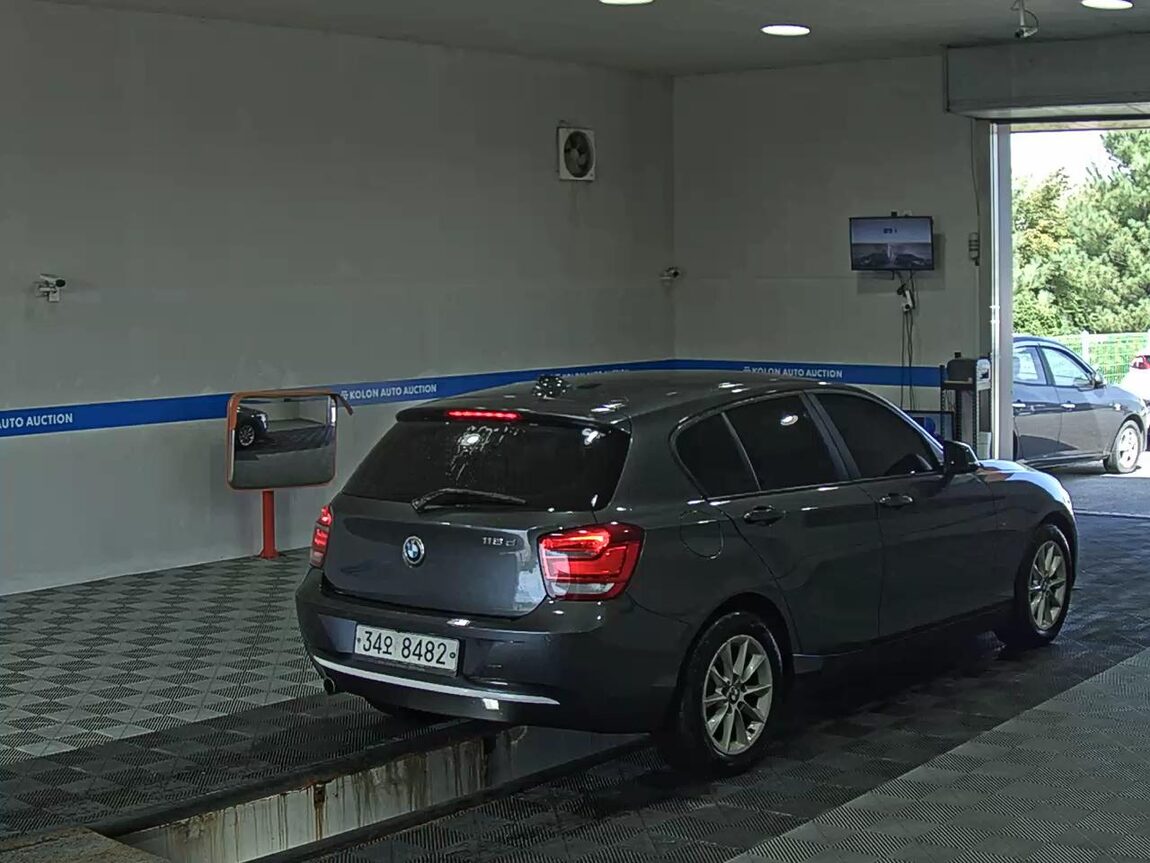 BMW 1 SERIES (2ND GEN) 5-DOOR 118d URBAN LINE PACK 1 2014 - zdjęcie 5