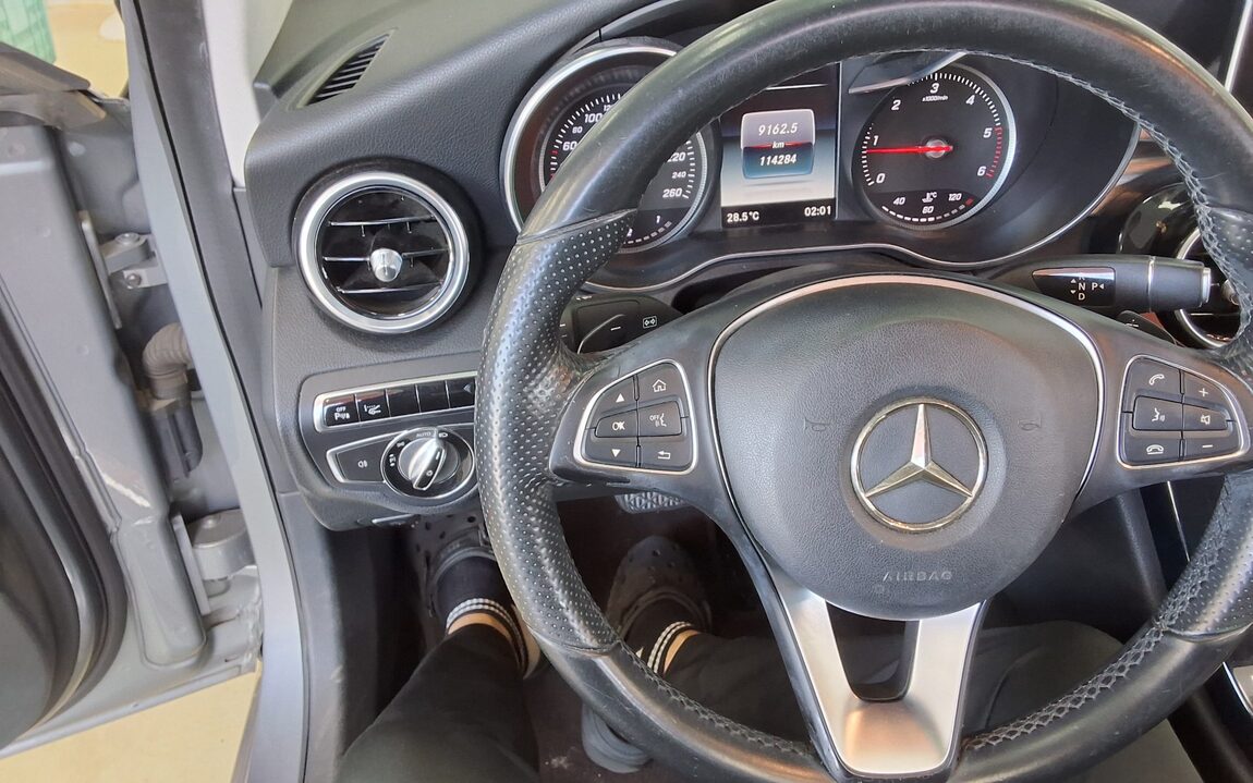 MERCEDES-BENZ C-CLASS (4TH GEN) C220 CDI BLUETEC AVANTGARDE 2015 - zdjęcie 17