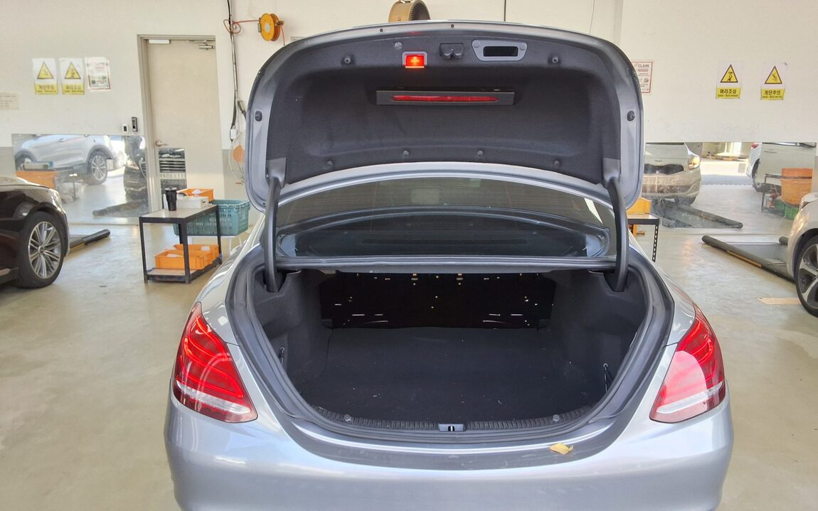 MERCEDES-BENZ C-CLASS (4TH GEN) C220 CDI BLUETEC AVANTGARDE 2015 - zdjęcie 15