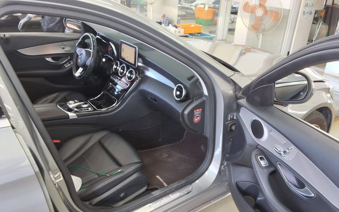 MERCEDES-BENZ C-CLASS (4TH GEN) C220 CDI BLUETEC AVANTGARDE 2015 - zdjęcie 14