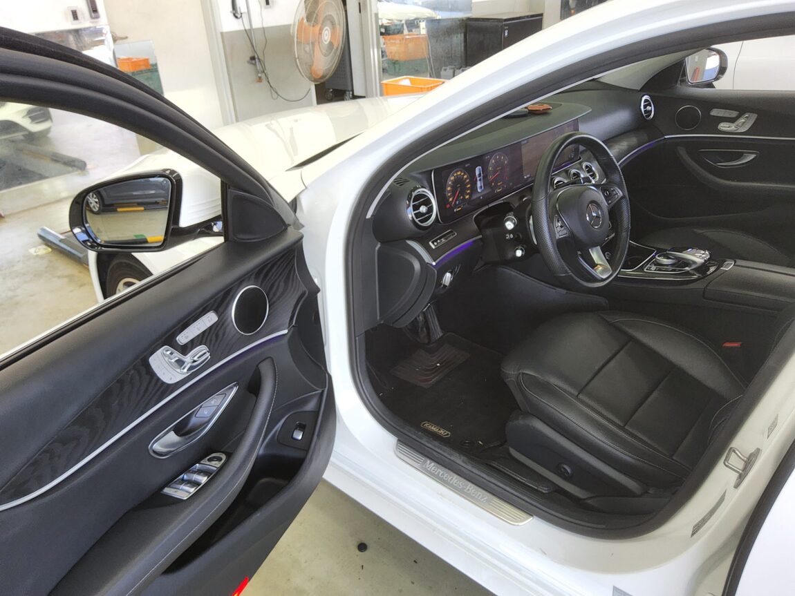 MERCEDES-BENZ E-CLASS (5TH GEN) E300 AVANTGARDE INTELLIGENT 2017 - zdjęcie 10