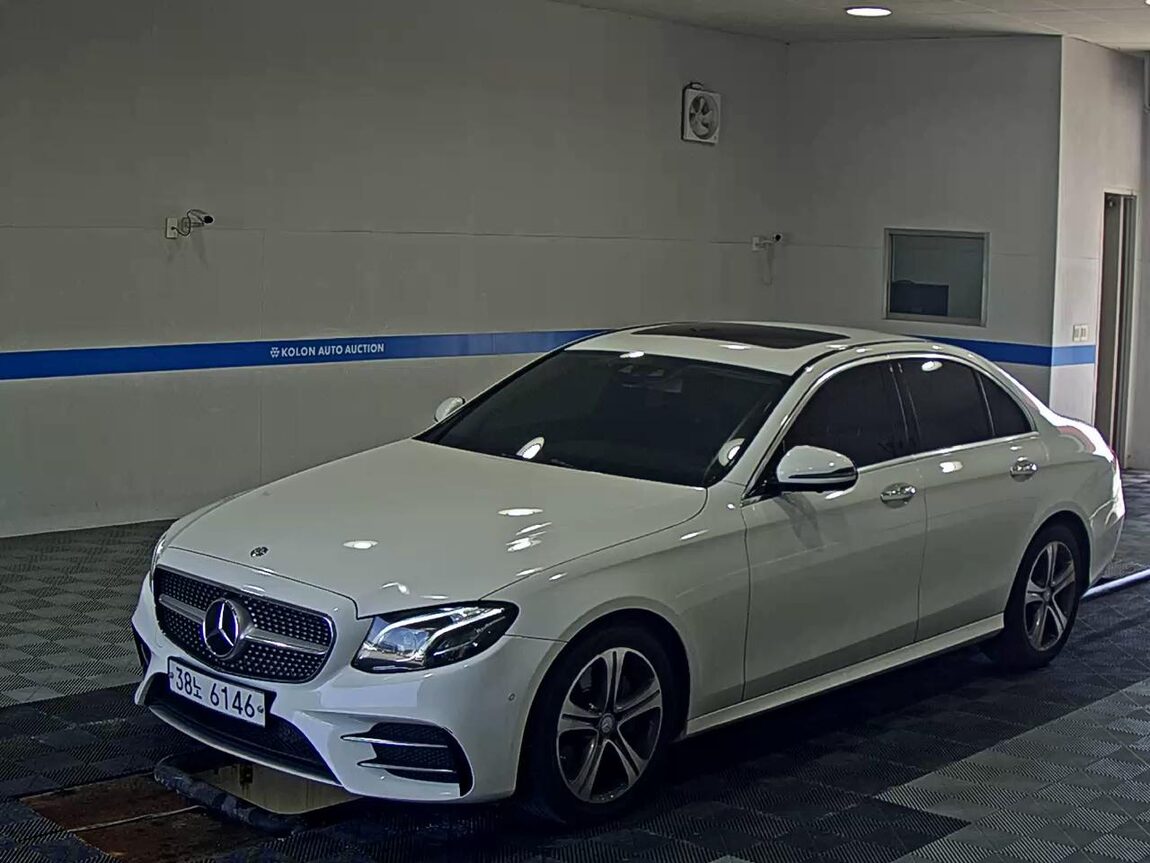 MERCEDES-BENZ E-CLASS (5TH GEN) E300 AVANTGARDE INTELLIGENT 2017 - zdjęcie 2