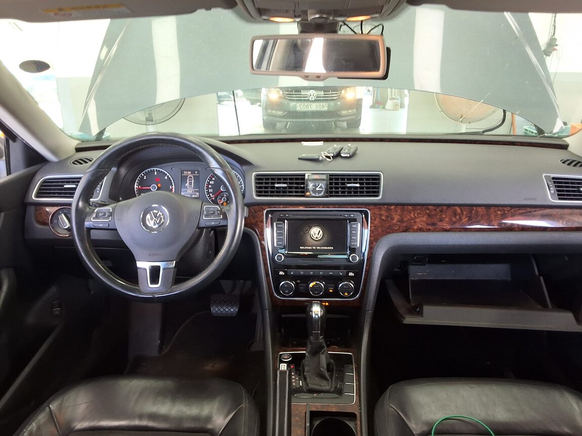 VOLKSWAGEN THE NEW PASSAT (7TH GEN) 2.0 TDI 2012 - zdjęcie 11