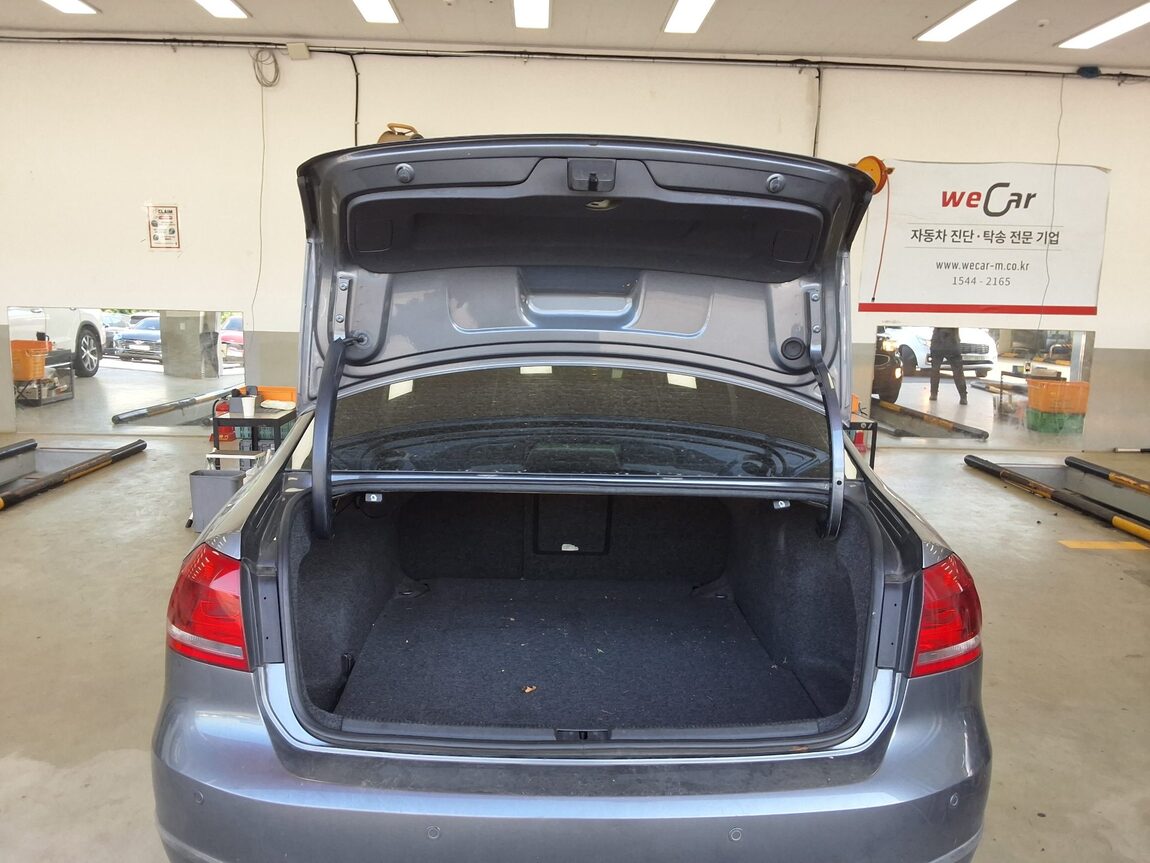 VOLKSWAGEN THE NEW PASSAT (7TH GEN) 2.0 TDI 2012 - zdjęcie 15