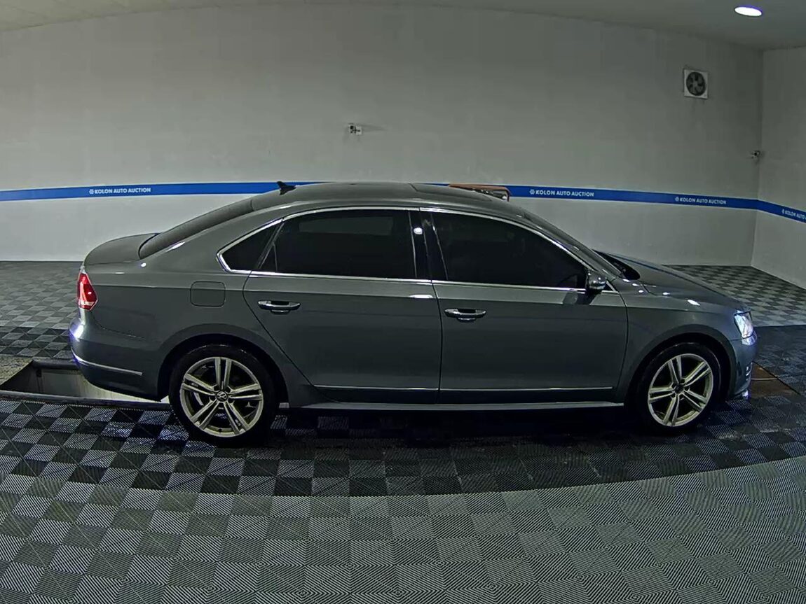 VOLKSWAGEN THE NEW PASSAT (7TH GEN) 2.0 TDI 2012 - zdjęcie 4