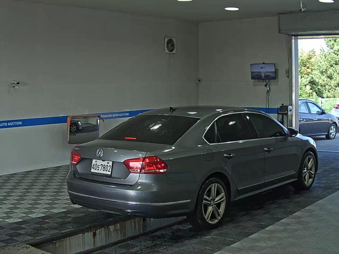 VOLKSWAGEN THE NEW PASSAT (7TH GEN) 2.0 TDI 2012 - zdjęcie 5