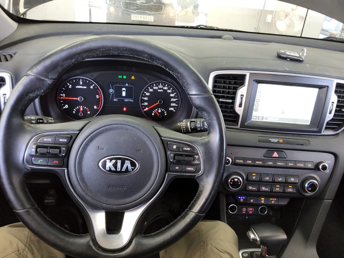 KIA NEW SPORTAGE R2.0 2WD PRESTIGE 2016 - zdjęcie 17