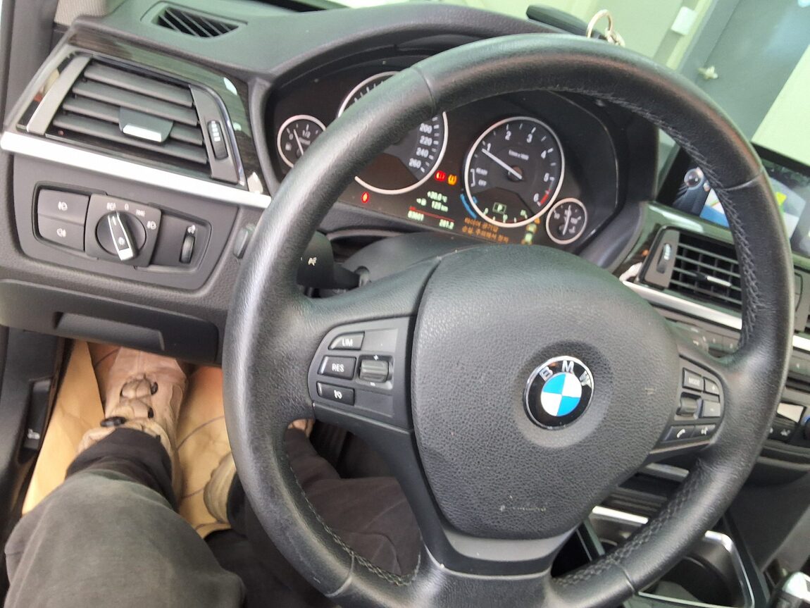 BMW 3 SERIES (6TH GEN) 320d 2015 - zdjęcie 23