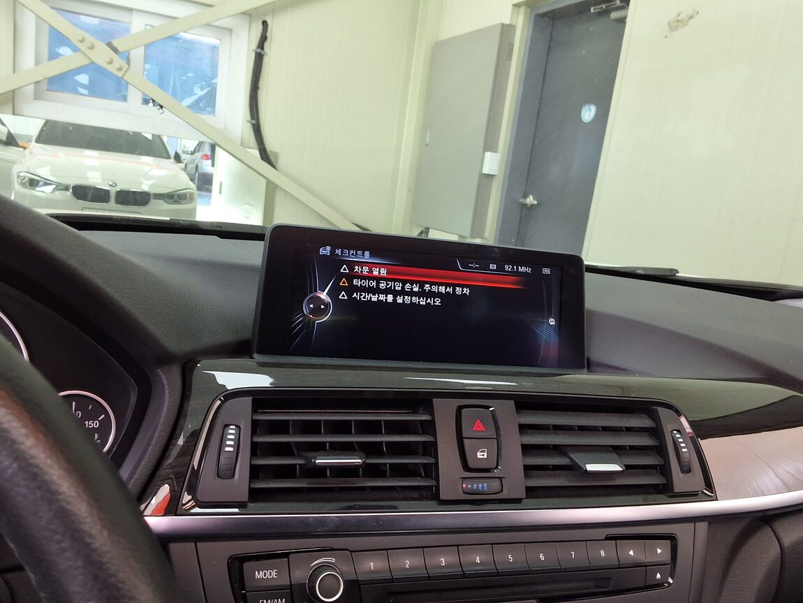 BMW 3 SERIES (6TH GEN) 320d 2015 - zdjęcie 26
