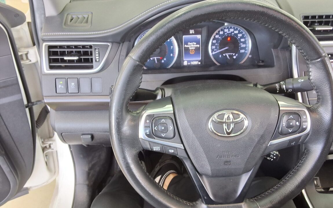 TOYOTA CAMRY (9TH GEN) 2.5 XLE 2015 - zdjęcie 17