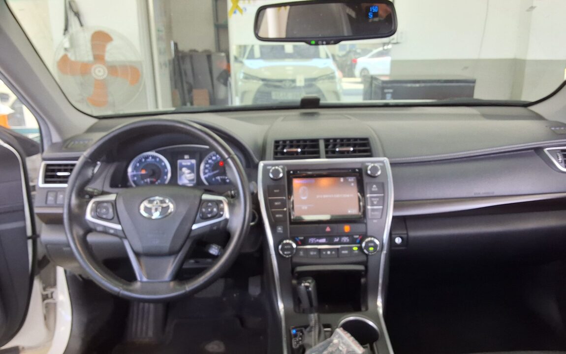 TOYOTA CAMRY (9TH GEN) 2.5 XLE 2015 - zdjęcie 11