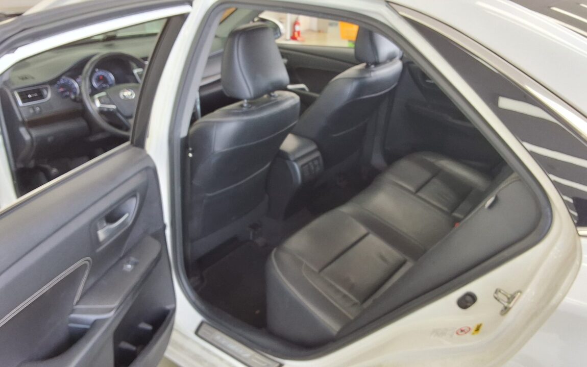 TOYOTA CAMRY (9TH GEN) 2.5 XLE 2015 - zdjęcie 12