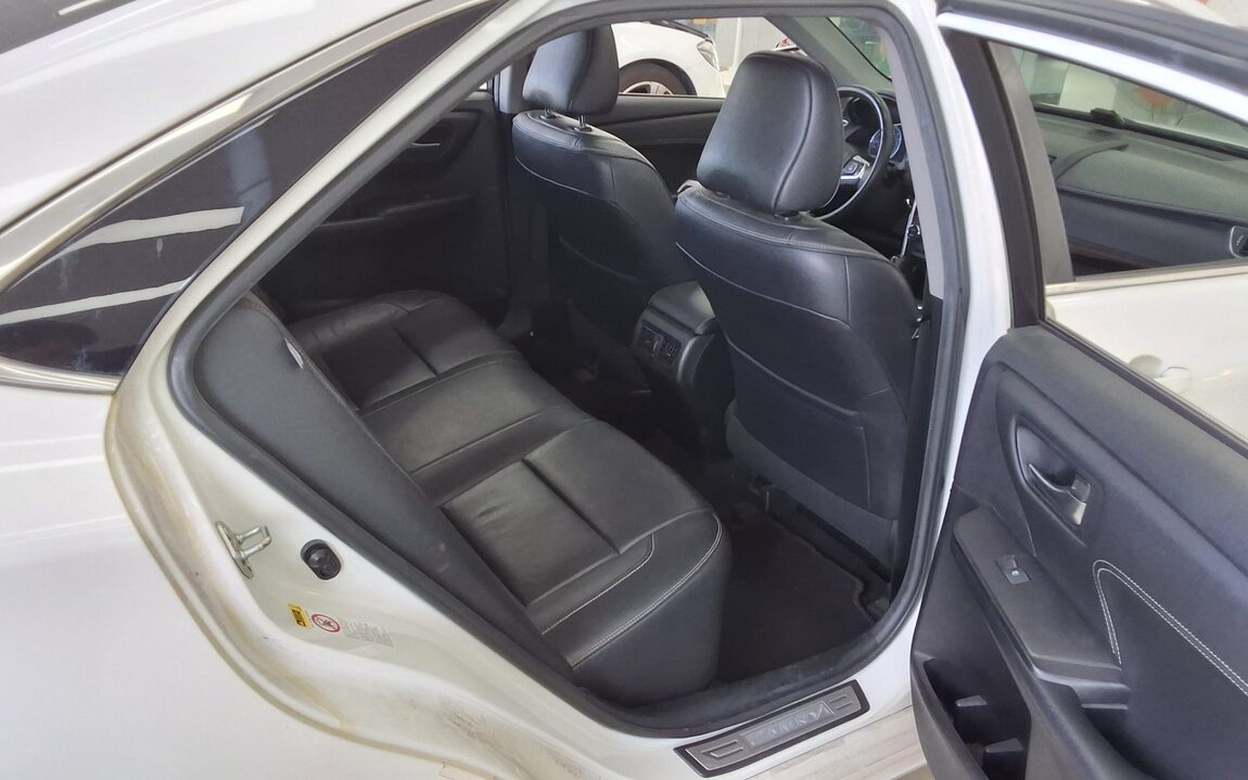 TOYOTA CAMRY (9TH GEN) 2.5 XLE 2015 - zdjęcie 13