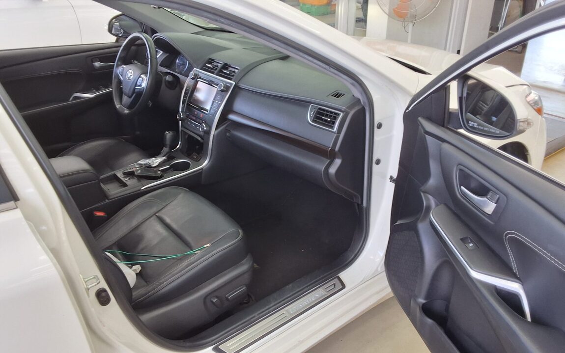 TOYOTA CAMRY (9TH GEN) 2.5 XLE 2015 - zdjęcie 14