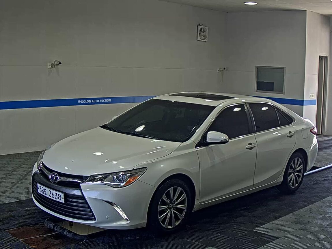 TOYOTA CAMRY (9TH GEN) 2.5 XLE 2015 - zdjęcie 2