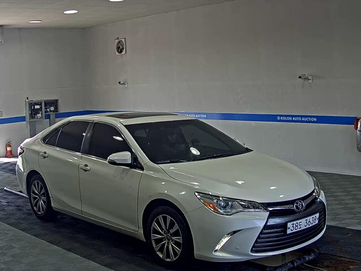 TOYOTA CAMRY (9TH GEN) 2.5 XLE 2015 - zdjęcie 3