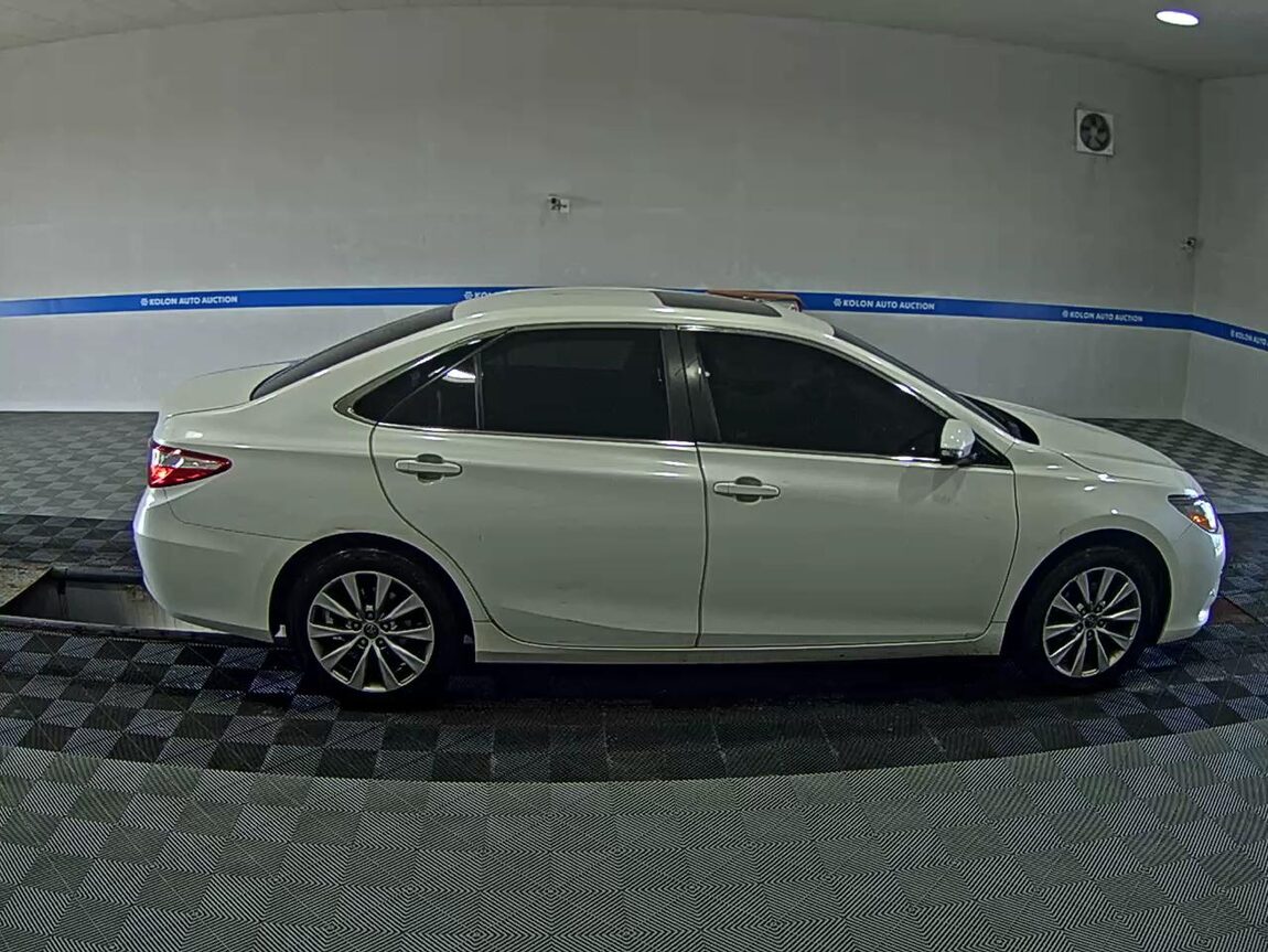 TOYOTA CAMRY (9TH GEN) 2.5 XLE 2015 - zdjęcie 4