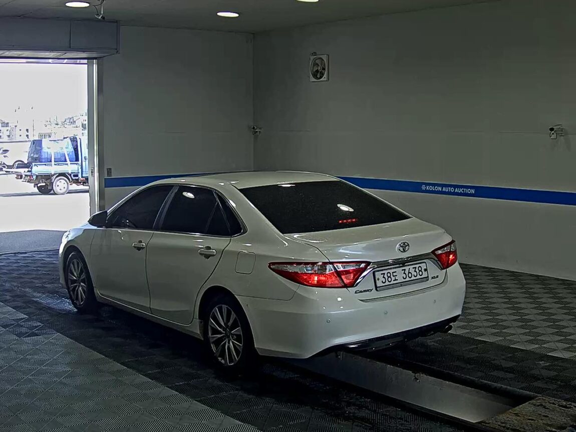 TOYOTA CAMRY (9TH GEN) 2.5 XLE 2015 - zdjęcie 6