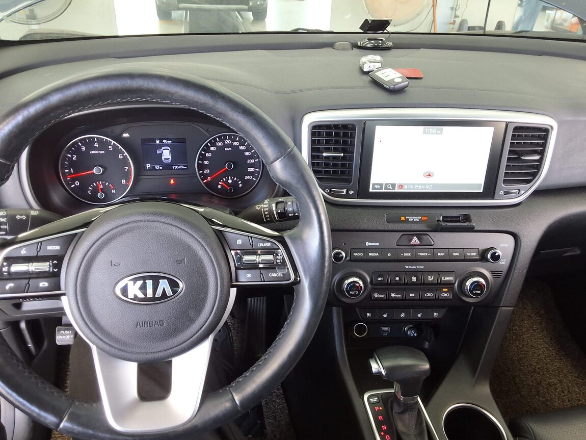KIA SPORTAGE THE BOLD 2.0 GASOLINE PRESTIGE 2019 - zdjęcie 17