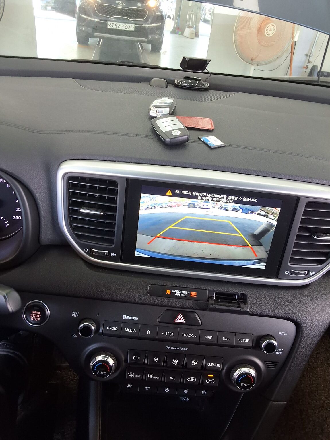 KIA SPORTAGE THE BOLD 2.0 GASOLINE PRESTIGE 2019 - zdjęcie 18