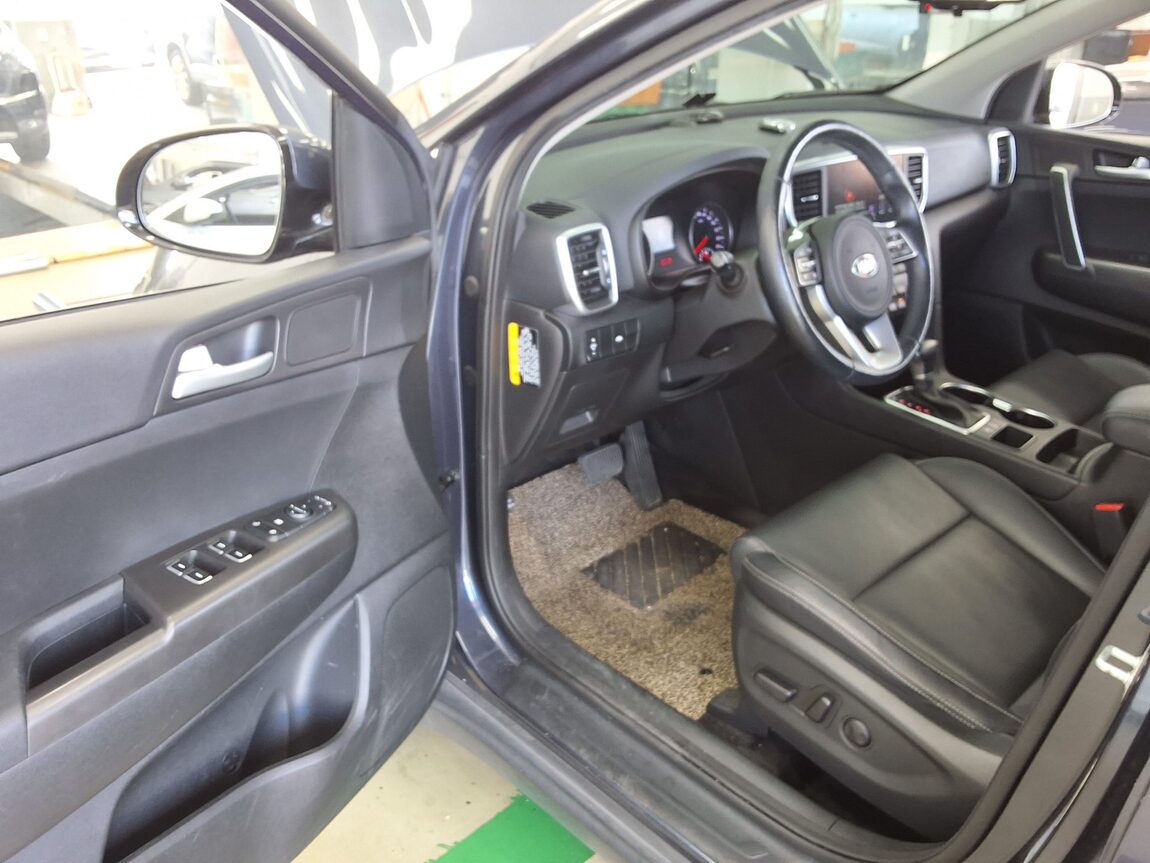 KIA SPORTAGE THE BOLD 2.0 GASOLINE PRESTIGE 2019 - zdjęcie 10