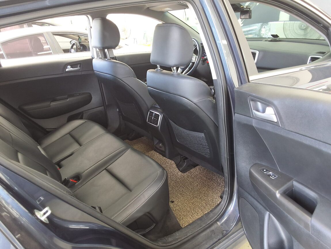 KIA SPORTAGE THE BOLD 2.0 GASOLINE PRESTIGE 2019 - zdjęcie 13