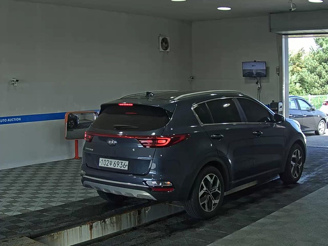 KIA SPORTAGE THE BOLD 2.0 GASOLINE PRESTIGE 2019 - zdjęcie 5