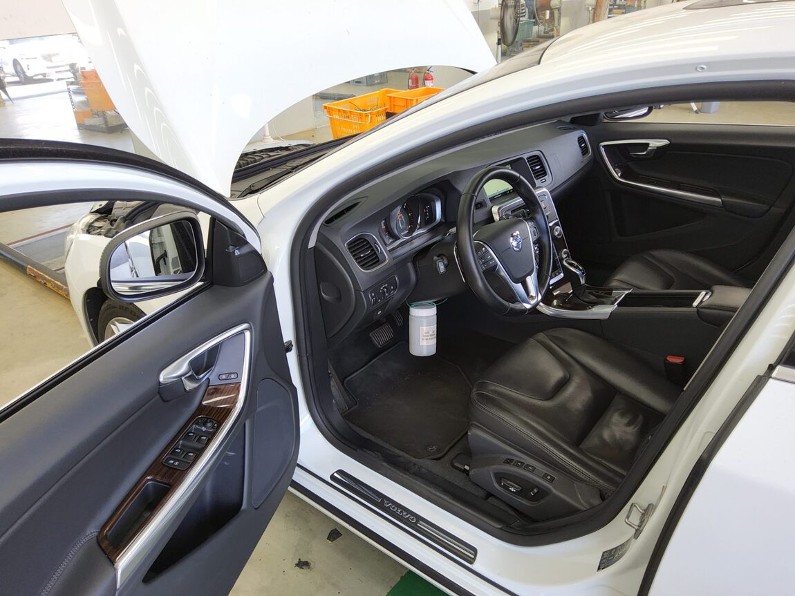 VOLVO S60 (2ND GEN) D4 SUMMUM 2017 - zdjęcie 10