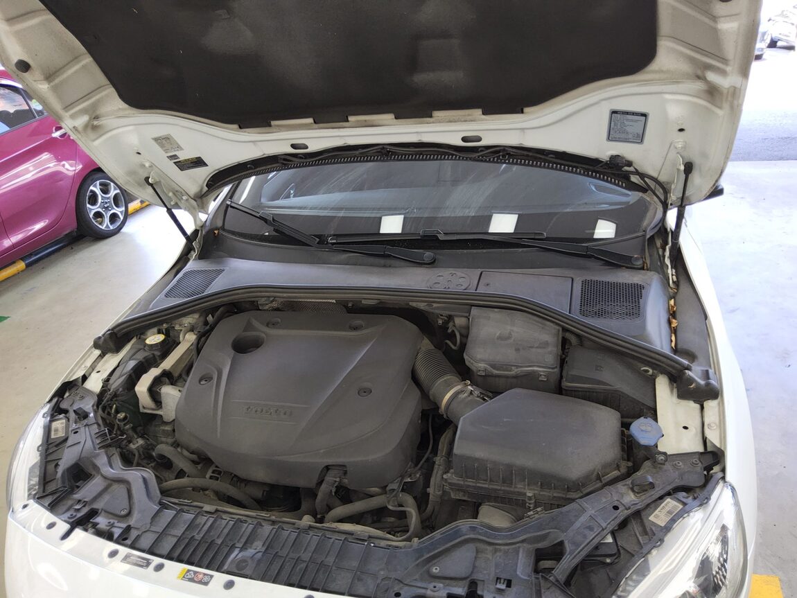 VOLVO S60 (2ND GEN) D4 SUMMUM 2017 - zdjęcie 21