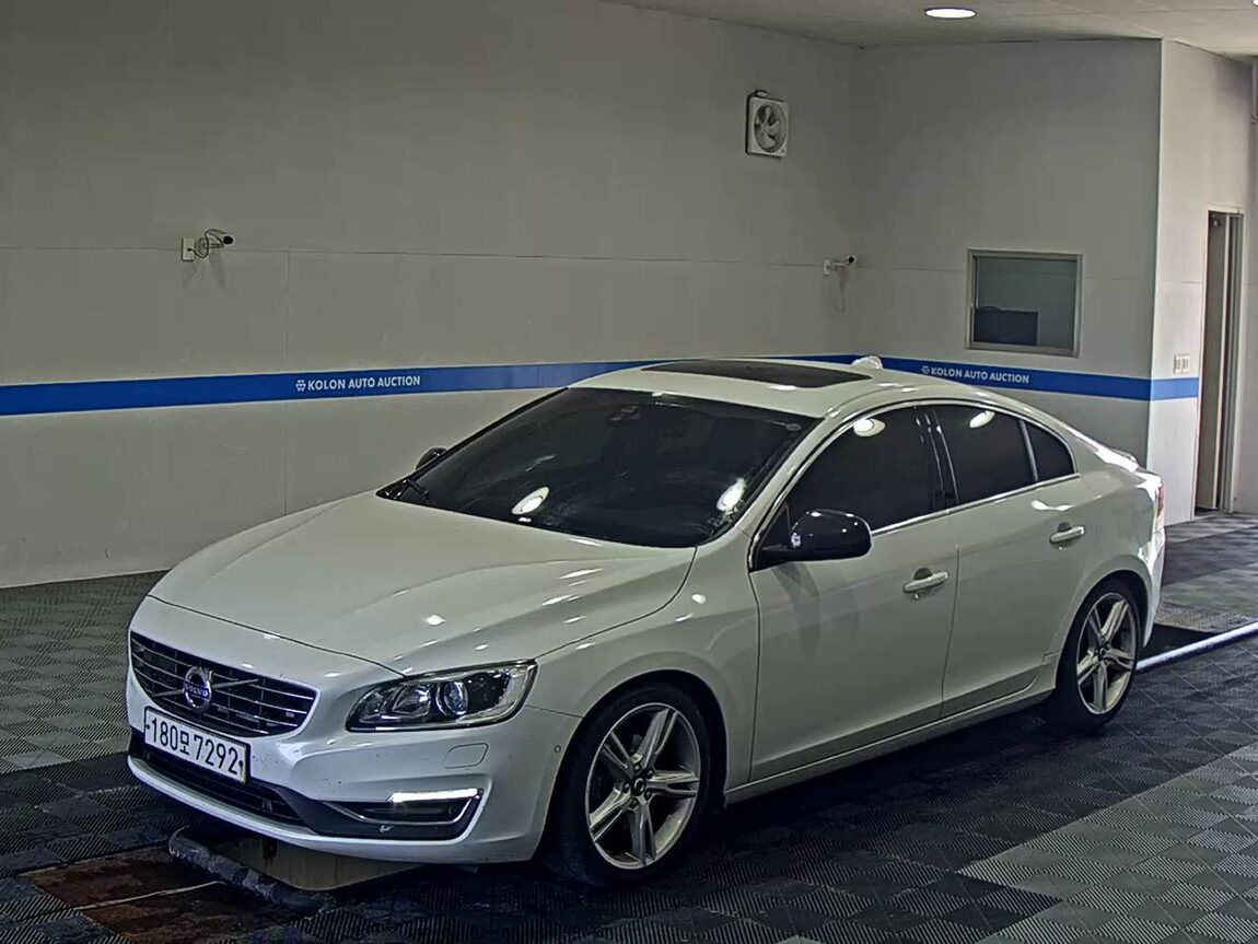 VOLVO S60 (2ND GEN) D4 SUMMUM 2017 - zdjęcie 2