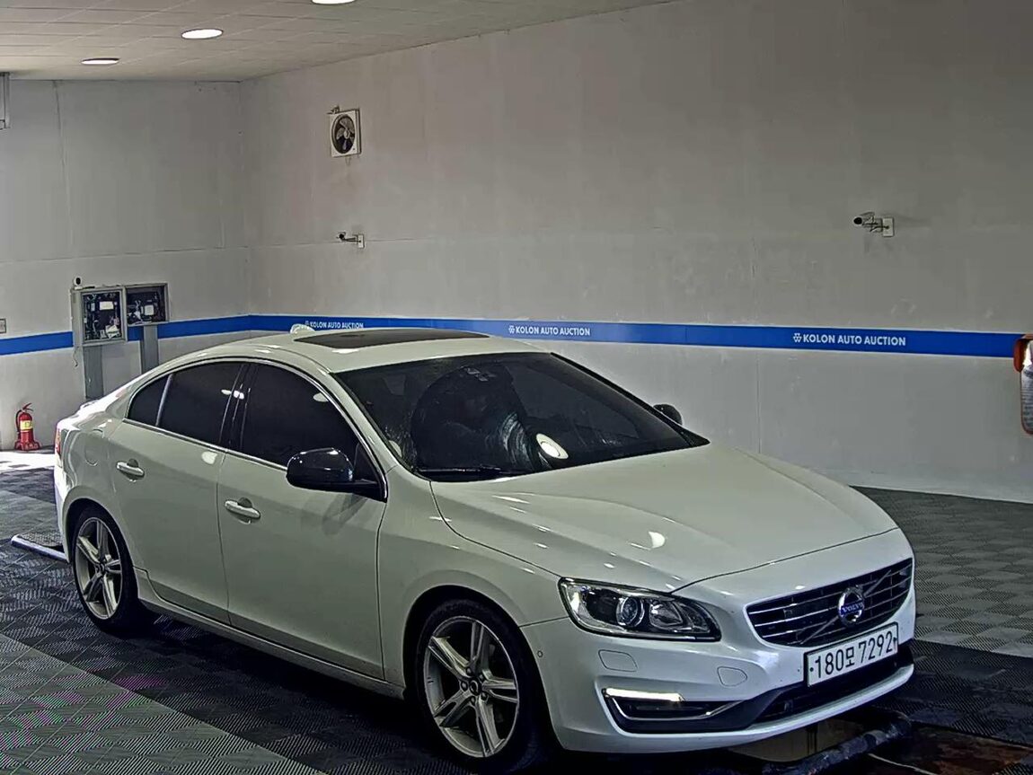 VOLVO S60 (2ND GEN) D4 SUMMUM 2017 - zdjęcie 3