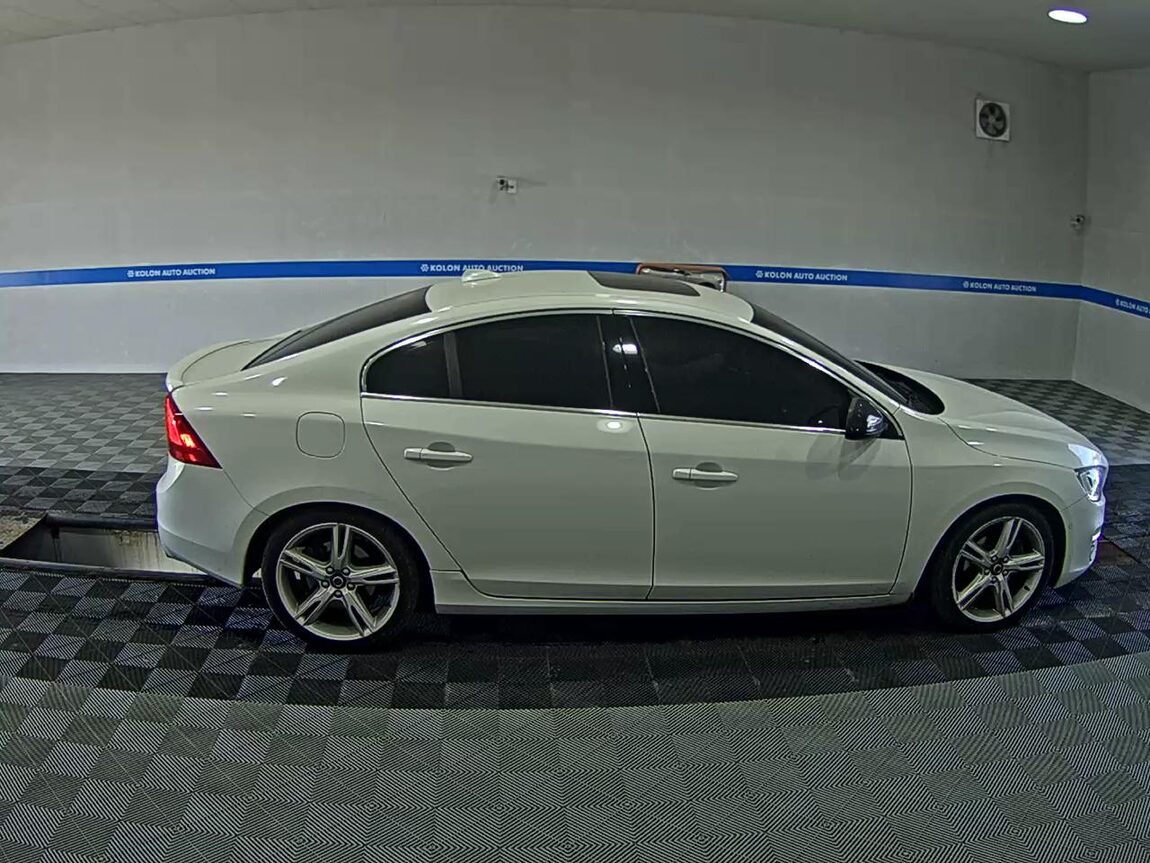 VOLVO S60 (2ND GEN) D4 SUMMUM 2017 - zdjęcie 4