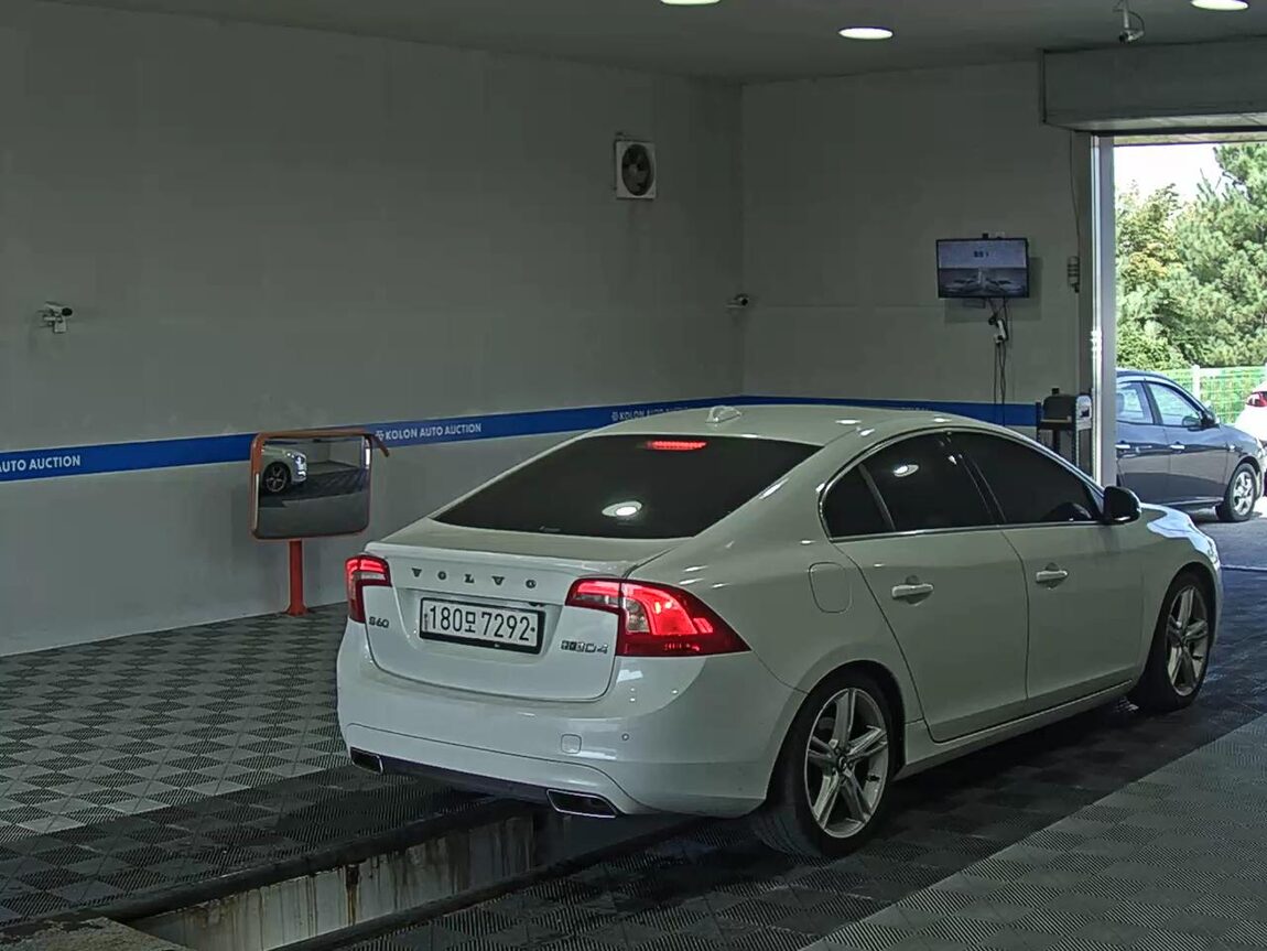 VOLVO S60 (2ND GEN) D4 SUMMUM 2017 - zdjęcie 5