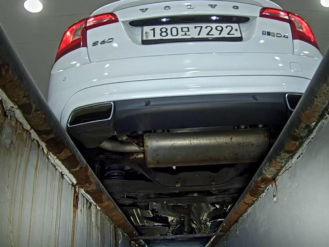 VOLVO S60 (2ND GEN) D4 SUMMUM 2017 - zdjęcie 8