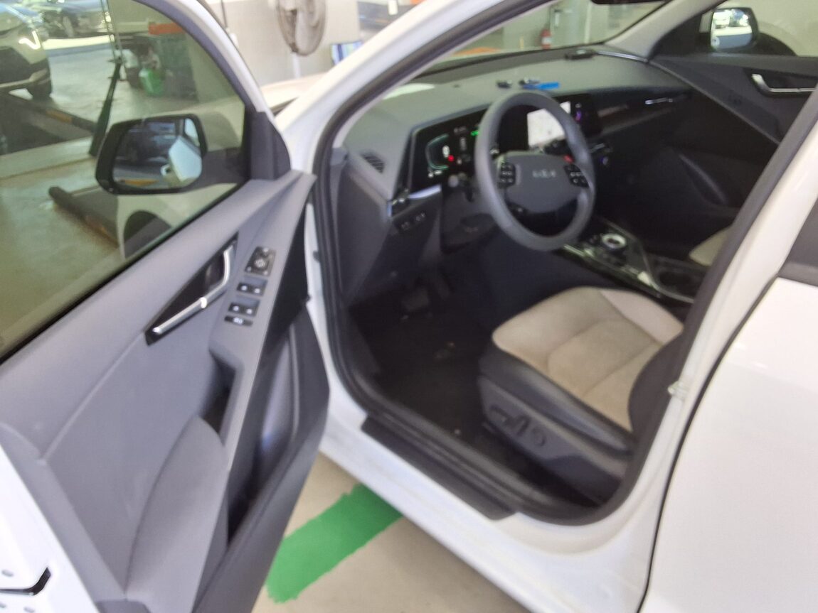 KIA THE ALL NEW NIRO 1.6 HEV PRESTIGE 2024 - zdjęcie 12