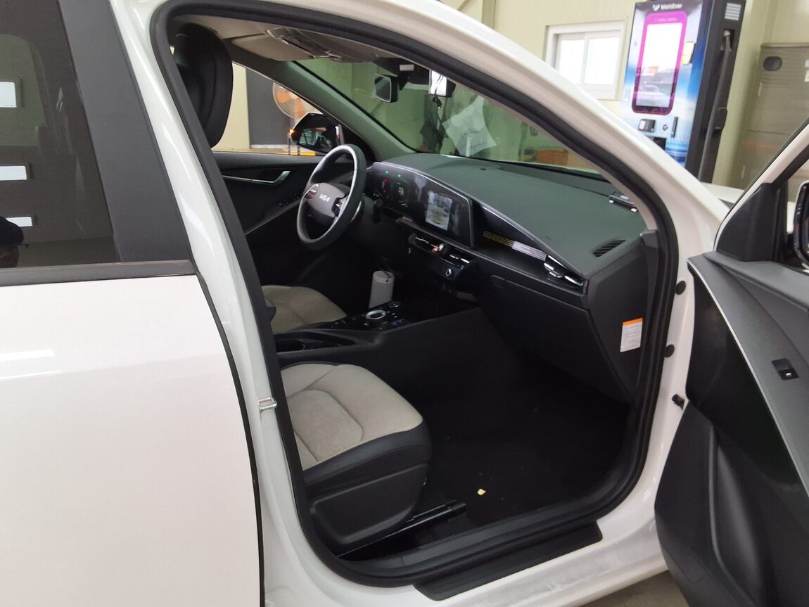 KIA THE ALL NEW NIRO 1.6 HEV PRESTIGE 2024 - zdjęcie 21