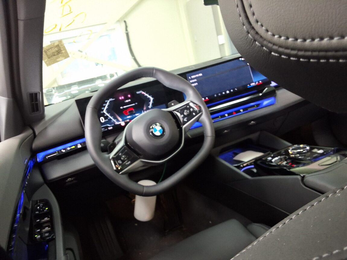 BMW 5 SERIES (8TH GEN) 530i xDRIVE 2025 - zdjęcie 15