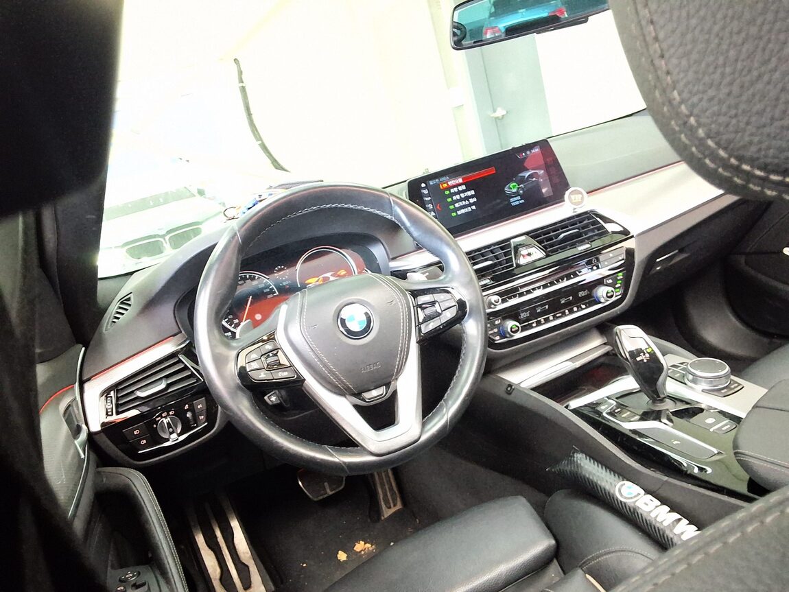 BMW 5 SERIES (7TH GEN) 520d xDRIVE M SPORT PACK 2017 - zdjęcie 12