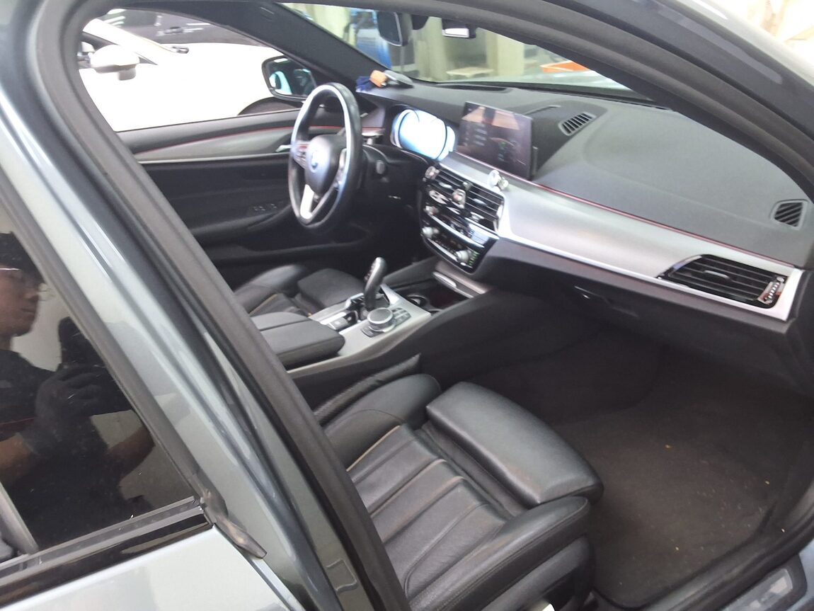 BMW 5 SERIES (7TH GEN) 520d xDRIVE M SPORT PACK 2017 - zdjęcie 15